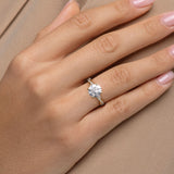 Luxurious Round Diamond Engagement Ring